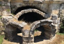 Eyüp Camii Avlusu ve Medrese Yapısı