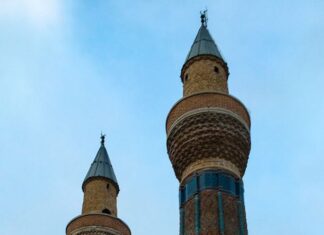 Ziyaeddin Kalesi ve Avnik Kalesi